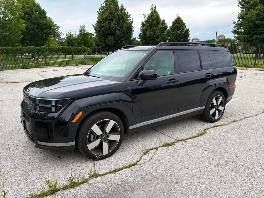 Black Hyundai Santa Fe with a deep gloss finish