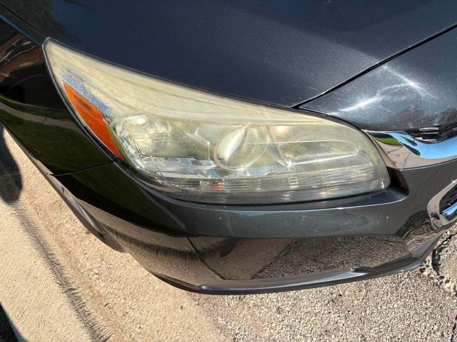 Yellowed, oxidised headlight lens before restoration